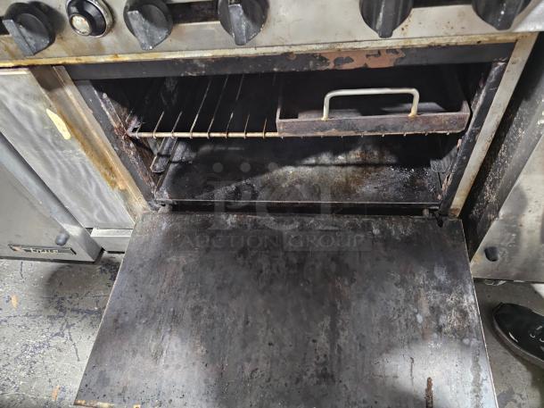 WORKING WHEN REMOVED! 6 Burner Range, Oven With Heavy Duty Cast Iron Tray. With Splash Guards! - Image 3 of 5