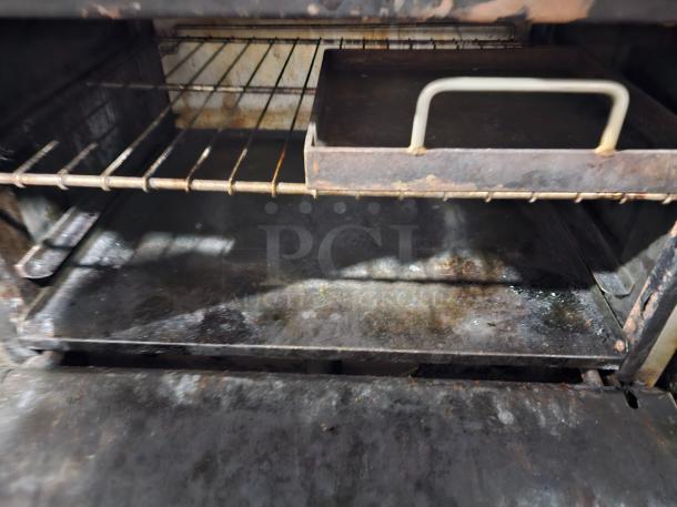 WORKING WHEN REMOVED! 6 Burner Range, Oven With Heavy Duty Cast Iron Tray. With Splash Guards! - Image 4 of 5