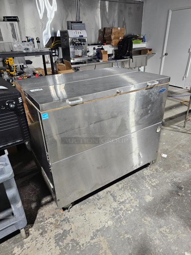 HUGE STORAGE! Deep Reach-In Refrigerated Cooler With Collapsible Side & Top! Includes Sturdy Metal Racking! Tons of Storage Space! - Image 1 of 5
