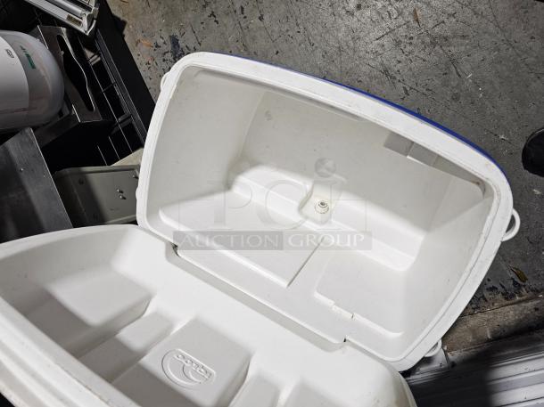Blue Insulated Igloo Style Cooler! With Handle! - Image 3 of 4