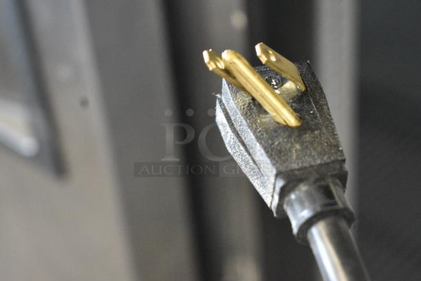2020 True T-35-HC Stainless Steel Commercial 2 Door Reach in Cooler w/ Poly Coated Racks on Commercial Casters. 115 Volts, 1 Phase. Tested and Working! - Image 6 of 7