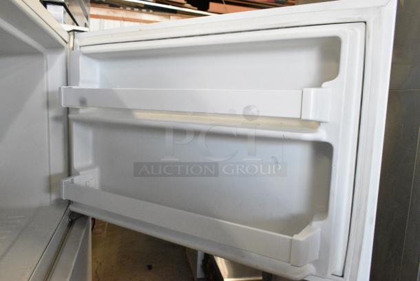 Maytag M1TXEGMYW01 Cooler w/ Freezer. 115 Volts, 1 Phase. Tested and Working! - Image 5 of 8