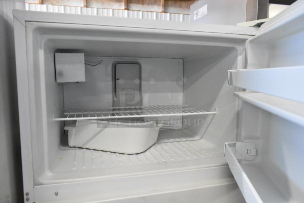 Maytag M1TXEGMYW01 Cooler w/ Freezer. 115 Volts, 1 Phase. Tested and Working! - Image 4 of 8