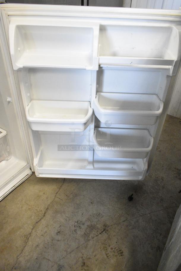 Maytag M1TXEGMYW01 Cooler w/ Freezer. 115 Volts, 1 Phase. Tested and Working! - Image 7 of 8