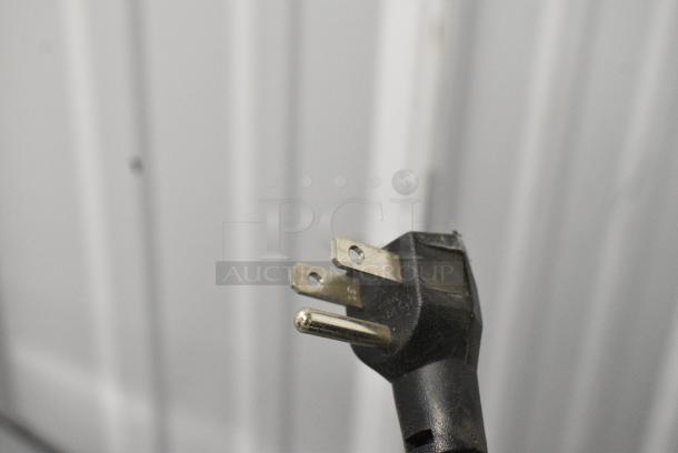 Frigidaire EFR463-COM Mini Cooler w/ Freezer. 115 Volts, 1 Phase. Tested and Working! - Image 7 of 9