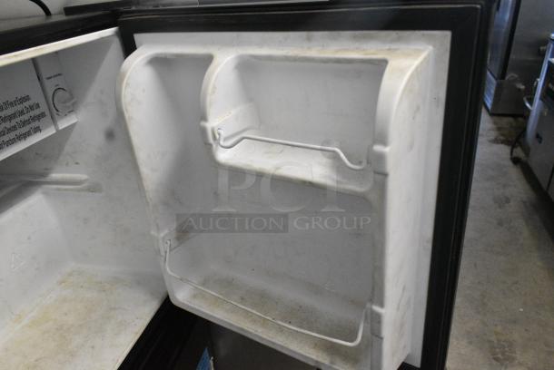Galanz GL17BK Mini Cooler. 115 Volts, 1 Phase. Tested and Working! - Image 4 of 6