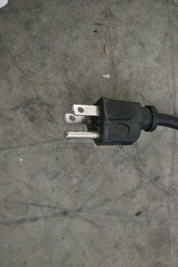 Galanz GLR33MBKE23 Mini Cooler. 115 Volts, 1 Phase. Tested and Working! - Image 5 of 6