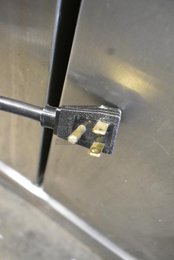 2019 True T-35-HC Stainless Steel Commercial 2 Door Reach in Cooler w/ Poly Coated Racks on Commercial Casters. 115 Volts, 1 Phase. Tested and Working! - Image 5 of 6