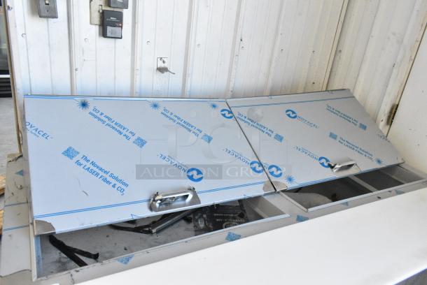 BRAND NEW SCRATCH AND DENT! Beverage Air SPE60HC-24M Stainless Steel Commercial Sandwich Salad Prep Table Bain Marie Mega Top. 115 Volts, 1 Phase. Tested and Working! - Image 2 of 10