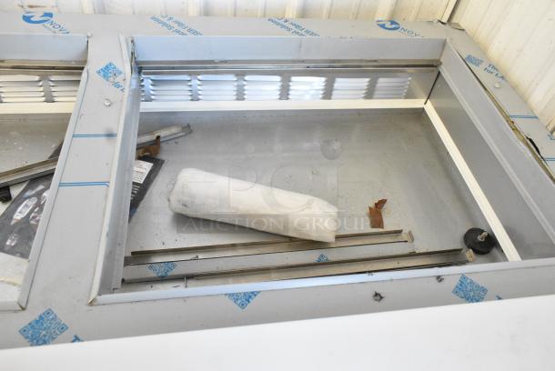 BRAND NEW SCRATCH AND DENT! Beverage Air SPE60HC-24M Stainless Steel Commercial Sandwich Salad Prep Table Bain Marie Mega Top. 115 Volts, 1 Phase. Tested and Working! - Image 6 of 10