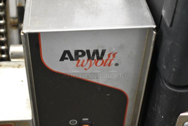 APW Wyott M2000 Stainless Steel Electric Countertop Bun Grill Conveyor Toaster. 208 Volts, 1 Phase. - Image 3 of 7