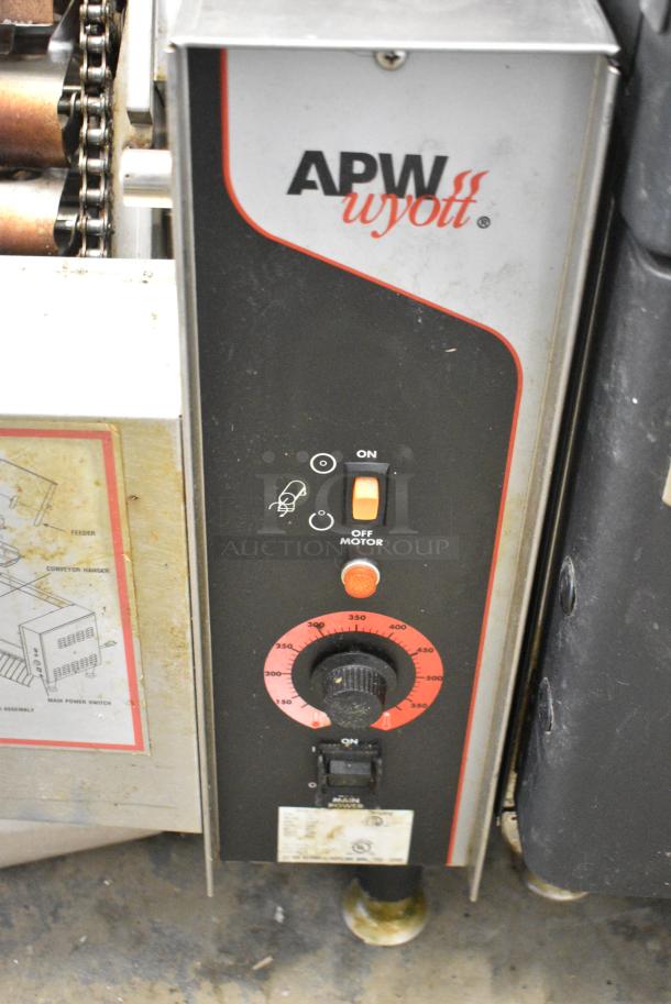 APW Wyott M2000 Stainless Steel Electric Countertop Bun Grill Conveyor Toaster. 208 Volts, 1 Phase. - Image 4 of 7