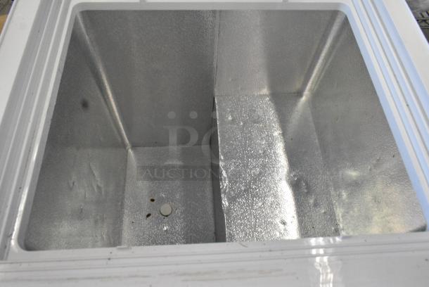 Krib FLG-72Q-WHITE Chest Freezer. 110-120 Volts, 1 Phase. Tested and Working! - Image 4 of 6