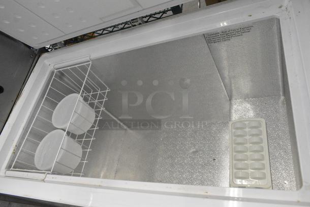 Insignia NS-CZ10WH6 Chest Freezer w/ Hinge Lid. 115 Volts, 1 Phase. Tested and Working! - Image 3 of 5