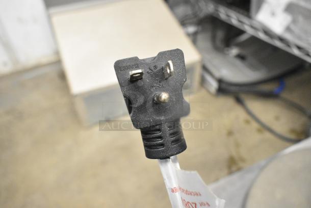 BRAND NEW SCRATCH AND DENT! 2024 Avantco 184THD27208 THD27240 Medium-Duty Bread/Bagel Switch 4-Slice Commercial Toaster with Wide 1 1/2" Slots - 240 Volts, 1 Phase. - Image 7 of 8