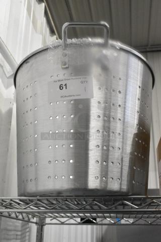 BRAND NEW SCRATCH AND DENT! Town 38015 60 Qt. Tapered Aluminum Vegetable Colander with Handles
