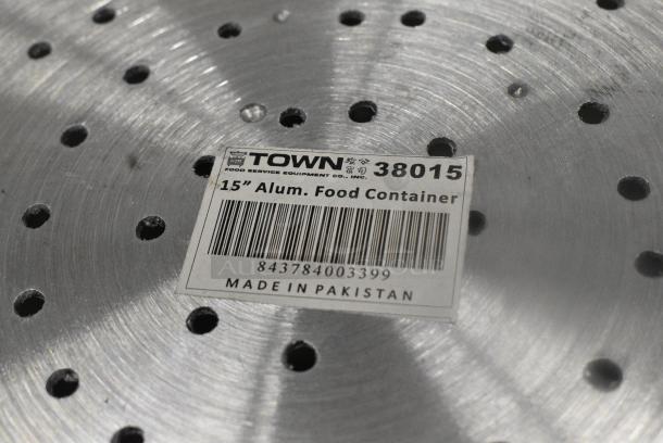 BRAND NEW SCRATCH AND DENT! Town 38015 60 Qt. Tapered Aluminum Vegetable Colander with Handles - Image 4 of 4