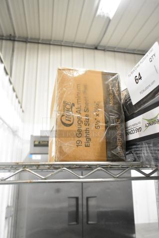 BRAND NEW SCRATCH AND DENT! Box of 12 407BUNEGHT Choice Eighth Size 19 Gauge 6 1/2" x 9 1/2" Wire in Rim Aluminum Bun Pan / Sheet Pan