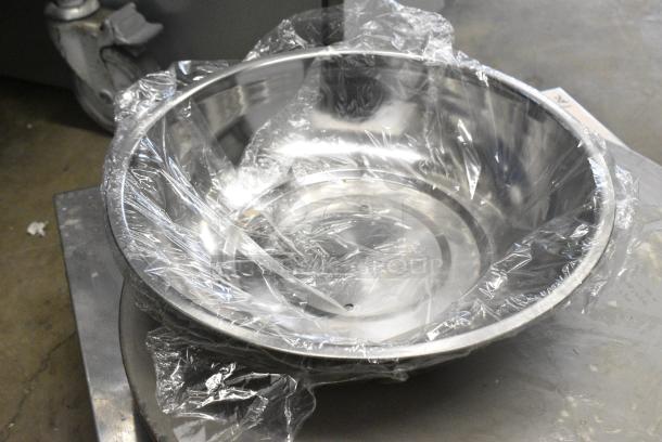 BRAND NEW SCRATCH AND DENT! Lot of 37 Various Items Including Blue Poly Bins, Clear Poly Bins, White Oval Plates and Metal Bowl - Image 2 of 5