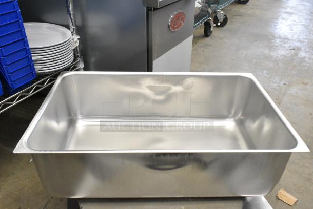 2 BRAND NEW SCRATCH AND DENT! Vigor 247ALSPILL 6 5/16" Deep Full Size Aluminum Steam Table Spillage Pan. 2 Times Your Bid! - Image 1 of 4