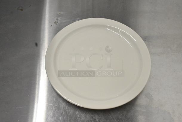 23 BRAND NEW SCRATCH AND DENT! Oneida Buffalo Cream White Ware by 1880 Hospitality F9000000143 9 1/2" Narrow Rim Porcelain Plate. 23 Times Your Bid! - Image 3 of 4