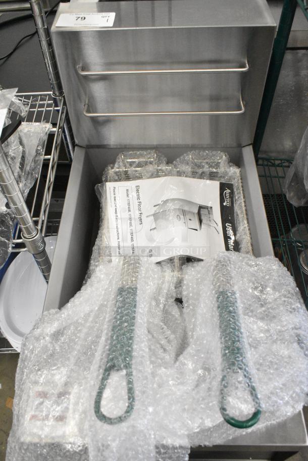 BRAND NEW SCRATCH AND DENT! 2024 Avantco 177EF40B EF40-208-1 Stainless Steel Commercial Floor Style 40 lb. Electric Floor Fryer w/ 2 Metal Fry Baskets. 208 Volts, 1 Phase - Image 3 of 10