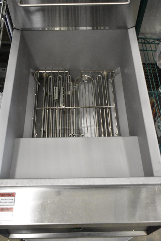 BRAND NEW SCRATCH AND DENT! 2024 Avantco 177EF40B EF40-208-1 Stainless Steel Commercial Floor Style 40 lb. Electric Floor Fryer w/ 2 Metal Fry Baskets. 208 Volts, 1 Phase - Image 6 of 10