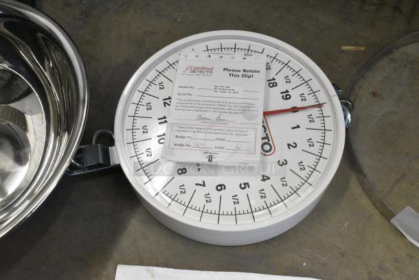 BRAND NEW SCRATCH AND DENT! Cardinal Detecto MCS-40F 40 lb. Hanging Fish Scale - Image 4 of 6