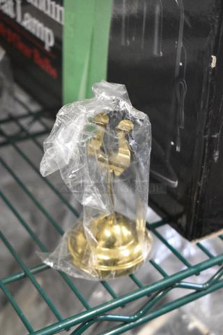 BRAND NEW SCRATCH AND DENT! Box of 3 124HPG4 American Metalcraft 4" Harp-Style Gold Weighted Number Stand