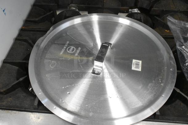 2 BRAND NEW SCRATCH AND DENT! Items Including 471SPC60 Choice 16 15/16" Aluminum Pot / Pan Cover and Lodge US011 Black 8 3/4" x 13" Oval Heat-Resistant Black Silicone Underliner. 2 Times Your Bid! - Image 3 of 6