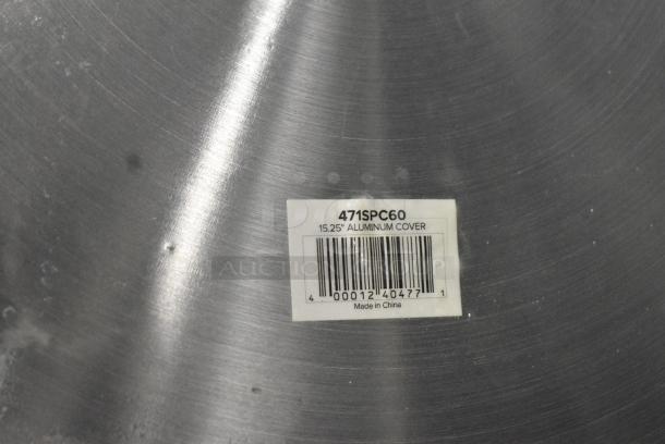 2 BRAND NEW SCRATCH AND DENT! Items Including 471SPC60 Choice 16 15/16" Aluminum Pot / Pan Cover and Lodge US011 Black 8 3/4" x 13" Oval Heat-Resistant Black Silicone Underliner. 2 Times Your Bid! - Image 4 of 6