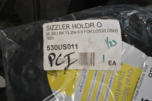 2 BRAND NEW SCRATCH AND DENT! Items Including 471SPC60 Choice 16 15/16" Aluminum Pot / Pan Cover and Lodge US011 Black 8 3/4" x 13" Oval Heat-Resistant Black Silicone Underliner. 2 Times Your Bid! - Image 6 of 6