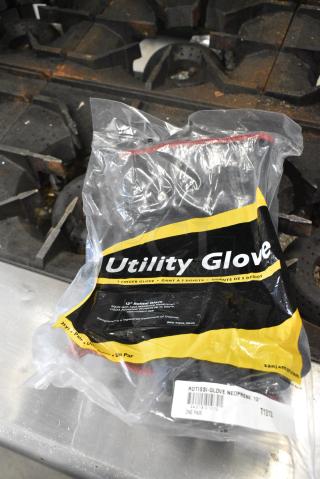 3 BRAND NEW SCRATCH AND DENT! San Jamar T1212 Rotissi-Glove 12" Neoprene Gloves. 3 Times Your Bid!