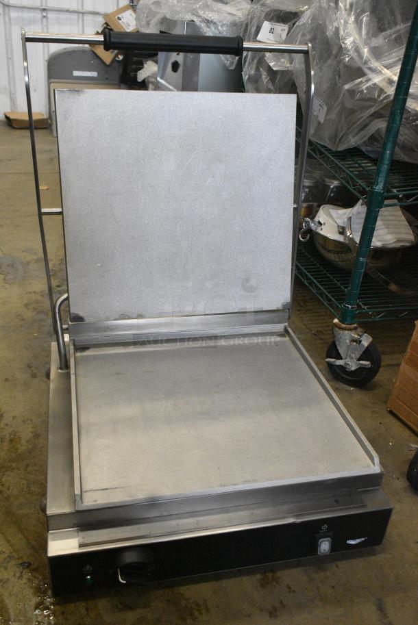 BRAND NEW SCRATCH AND DENT! 2023 Vollrath TSI7021 Stainless Steel Countertop Panini Press. 120 Volts, 1 Phase. Tested and Working! - Image 4 of 8