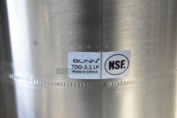 BRAND NEW SCRATCH AND DENT! Bunn 37100.0000 TDO-3.5 3.5 Gallon Low Profile Iced Tea Dispenser - Image 6 of 6