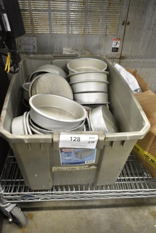 30 Metal Round Baking Pans. 30 Times Your Bid!