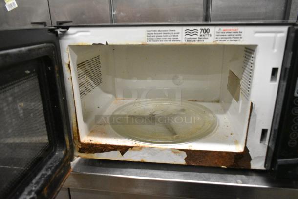 Proctor Silex PS-P70B17AP-KEB Countertop Microwave Oven w/ Plate. 120 Volts, 1 Phase. - Image 5 of 7