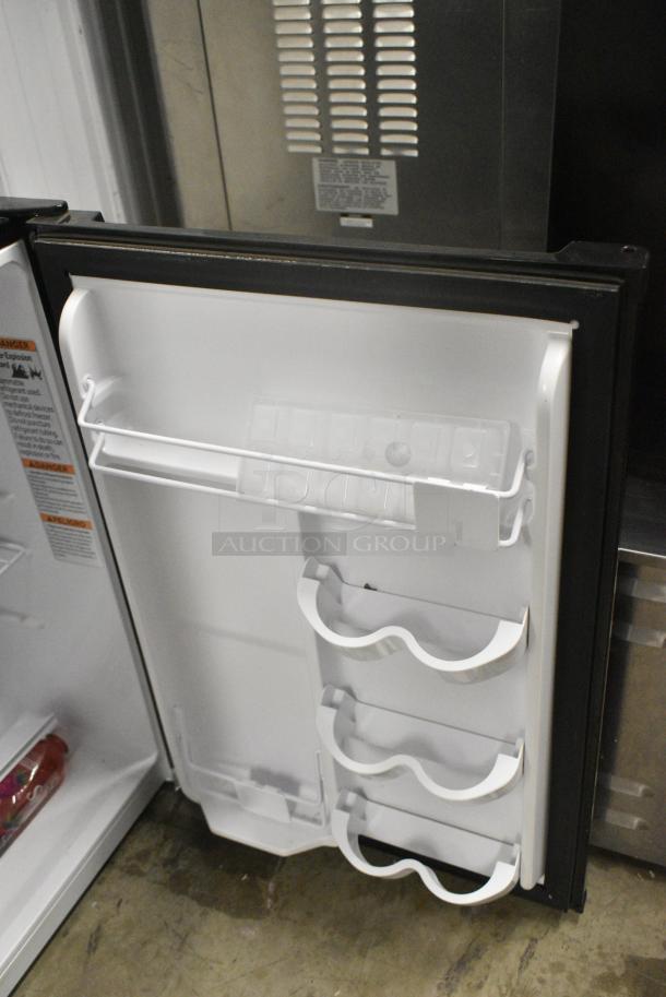 Haier HC27SW20RB Mini Cooler. 115 Volts, 1 Phase. Tested and Powers On But Does Not Get Cold - Image 4 of 6