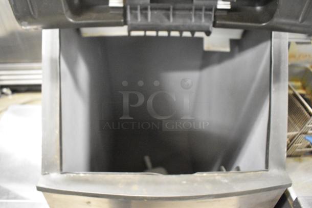 Manitowoc SY0424A Stainless Steel Commercial Ice Head on Manitowoc B420 Commercial Ice Bin. 115 Volts, 1 Phase. - Image 4 of 9