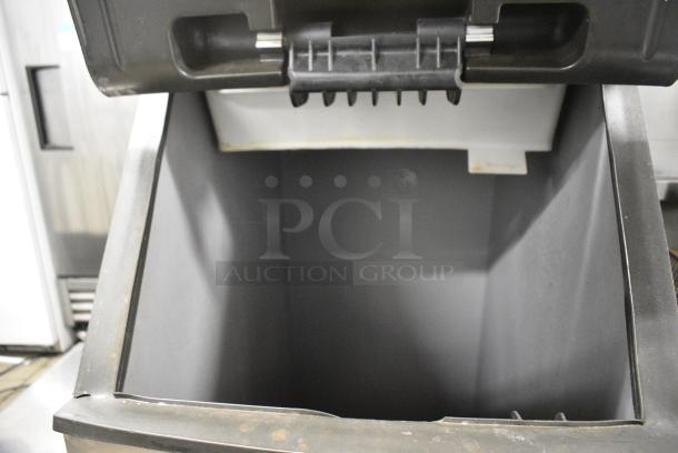 Manitowoc SY0424A Stainless Steel Commercial Ice Head on Manitowoc B420 Commercial Ice Bin. 115 Volts, 1 Phase. - Image 5 of 9