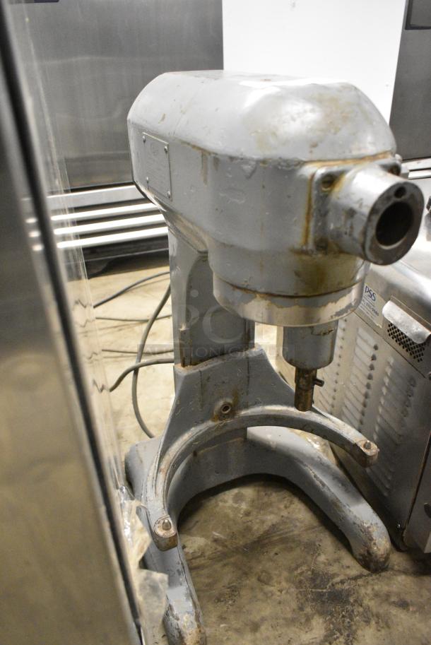 Hobart A-200 Metal Commercial Countertop Planetary Dough Mixer. 115 Volts, 1 Phase. Tested and Working! - Image 5 of 7