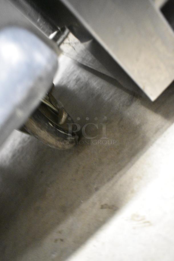 Metro C5 Metal Commercial Heated Holding Cabinet on Commercial Casters. 115 Volts, 1 Phase. Tested and Working! - Image 3 of 7