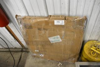 BRAND NEW SCRATCH AND DENT! Lancaster Table & Seating 34930RTCB 30" Laminated Round Table Top Reversible Cherry / Black