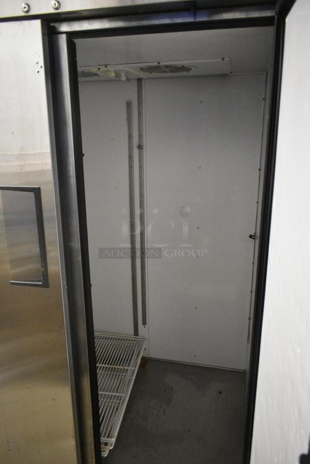 True TG2R-2S Stainless Steel Commercial 2 Door Reach In Cooler w/ Poly Coated Racks on Commercial Casters. 115 Volts, 1 Phase. Tested and Working! - Image 4 of 8