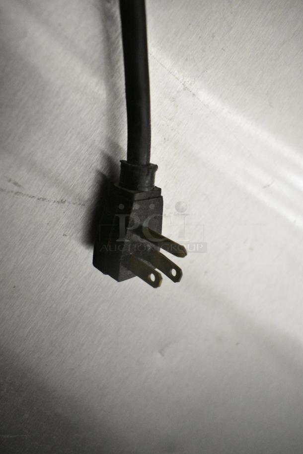 True TG2R-2S Stainless Steel Commercial 2 Door Reach In Cooler w/ Poly Coated Racks on Commercial Casters. 115 Volts, 1 Phase. Tested and Working! - Image 5 of 8