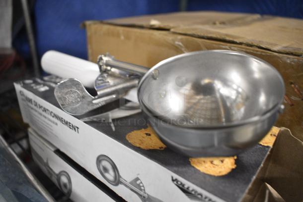2 BRAND NEW SCRATCH AND DENT! Vollrath Metal Disher. 2 Times Your Bid! - Image 2 of 5