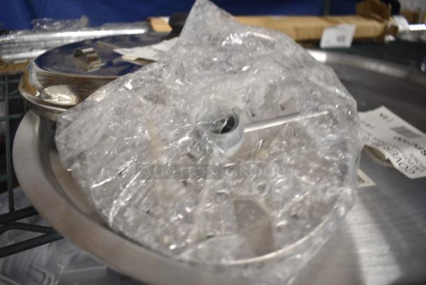 4 BRAND NEW SCRATCH AND DENT! Items Including 477PS6LID Stainless Steel Round Lid, 471SPC100 Choice 20 13/16" Aluminum Pot / Pan Cover. 4 Times Your Bid! - Image 4 of 6