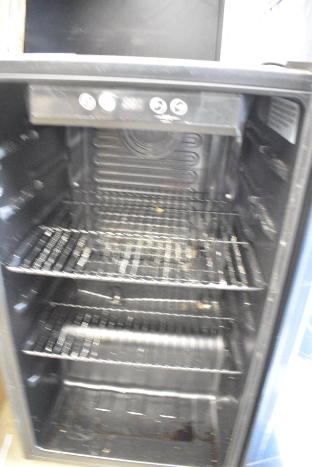 Home HME030065N Metal Mini Cooler Merchandiser. 115 Volts, 1 Phase. Tested and Working! - Image 4 of 6