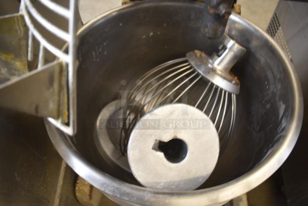 Globe SP30 Metal Commercial Floor Style 30 Quart Planetary Dough Mixer w/ Mixing Bowl, Dough Hook and Whisk Attachments. 115 Volts, 1 Phase. Cannot Test - Unit Was Previously Hardwired - Image 4 of 7