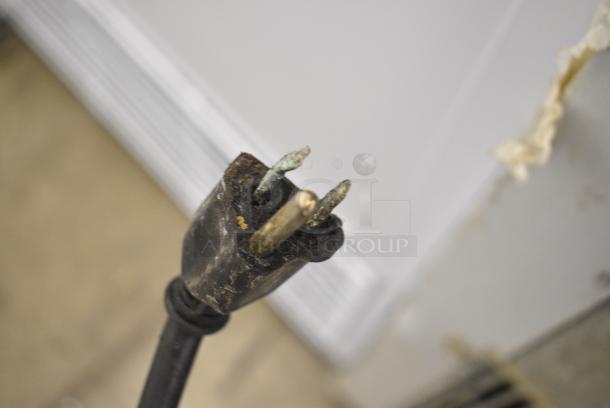 2018 Leader ESLS38 S/C Metal Commercial 2 Door Reach In Cooler Merchandiser. 115 Volts, 1 Phase. Tested and Does Not Power On - Image 6 of 6